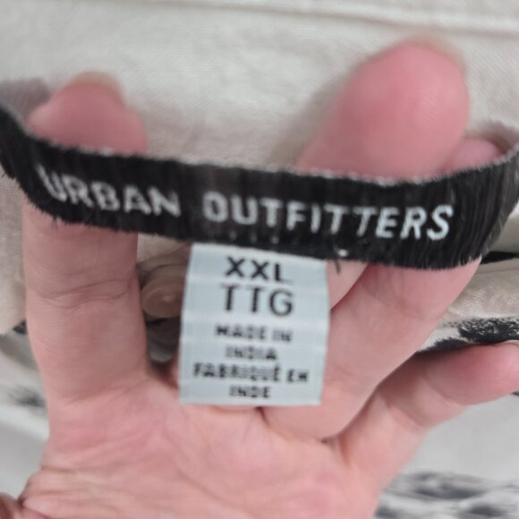 Urban Outfitters UO White Black Floral Button Down Shirt Size XXL - Picture 6 of 8
